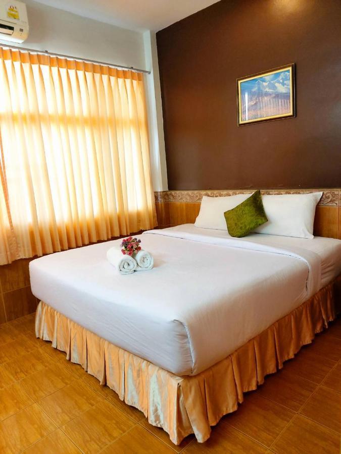 Suriwong Chumphon Hotel Ngoại thất bức ảnh